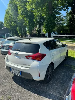 
										Toyota Auris 1.8h Active full									