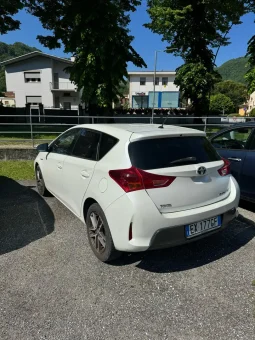 
										Toyota Auris 1.8h Active full									