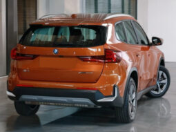 
										BMW X1 xDrive25e | Ibrido plug-in | Arancio dello Utah metallizzato full									