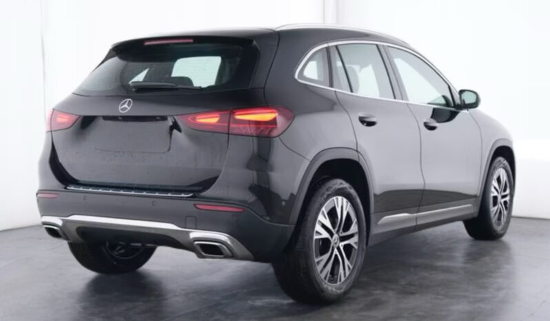 
								Mercedes-Benz GLA 180 d Progressive spurassist pdc full									
