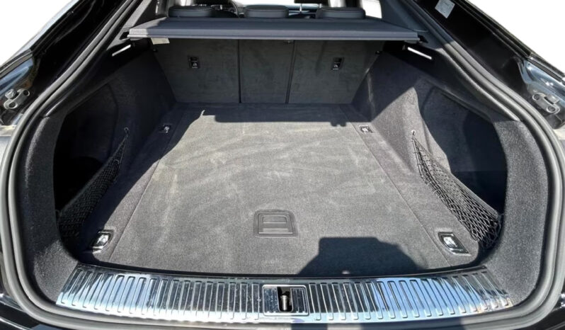 
								Audi Q8 Sportback e-tron 55 quattro S line full									