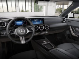 
										Mercedes-Benz CLA 200 | Shooting Brake full									