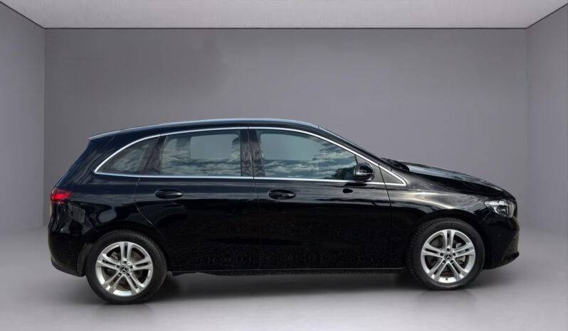 
								Mercedes Benz B180 | Ibrida benzina-elettrico | Nero notte metallizzato full									