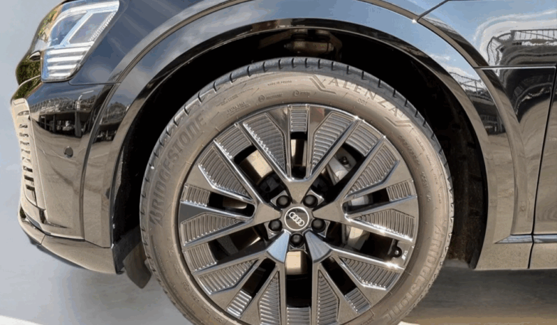 
								Audi Q8 Sportback e-tron 55 quattro S line full									