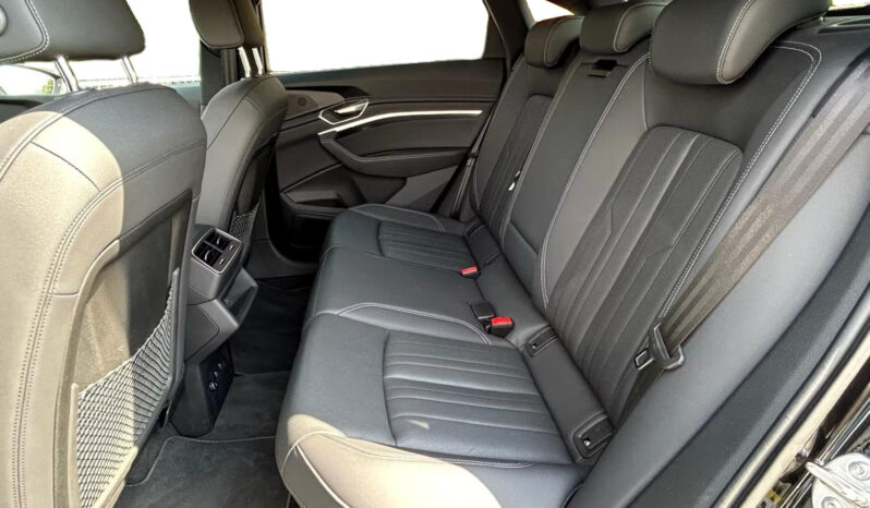 
								Audi Q8 Sportback e-tron 55 quattro S line full									