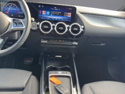 
										Mercedes Benz B180 | Ibrida benzina-elettrico | Nero notte metallizzato full									