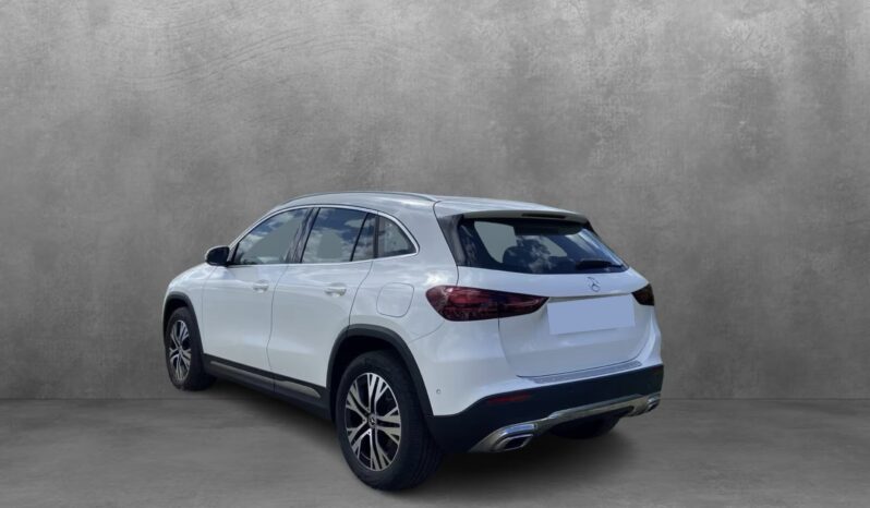 
								Mercedes-Benz GLA 180 full									