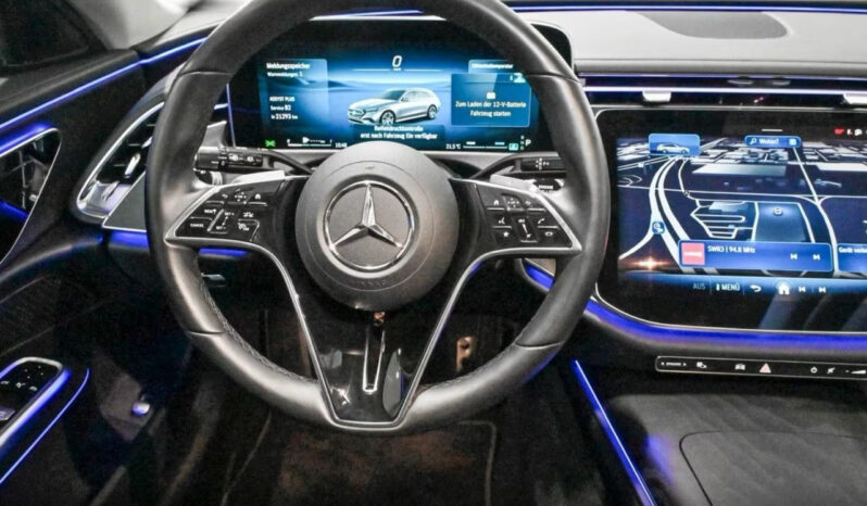 
								Mercedes-Benz E 200 full									