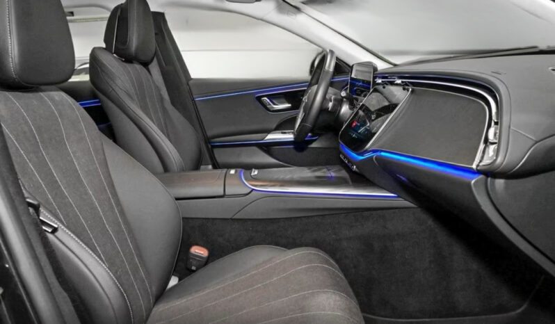 
								Mercedes-Benz E 200 full									