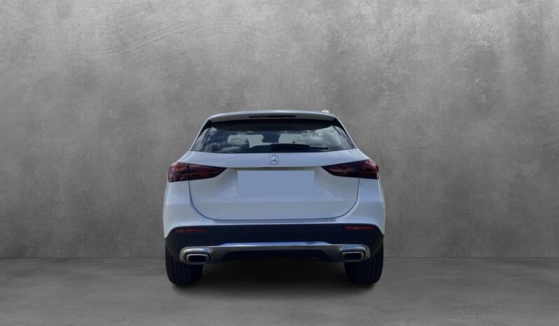 
								Mercedes-Benz GLA 180 full									