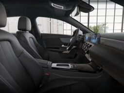 
										Mercedes-Benz CLA 200 | Shooting Brake full									