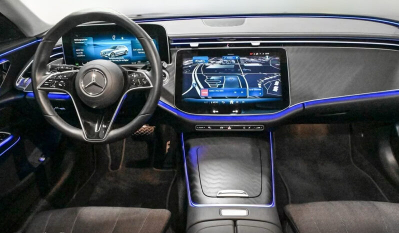 
								Mercedes-Benz E 200 full									