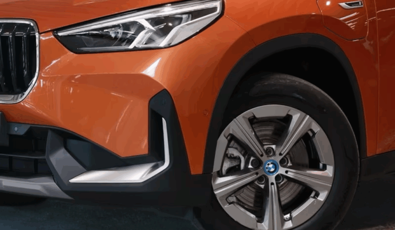 
								BMW X1 xDrive25e | Ibrido plug-in | Arancio dello Utah metallizzato full									