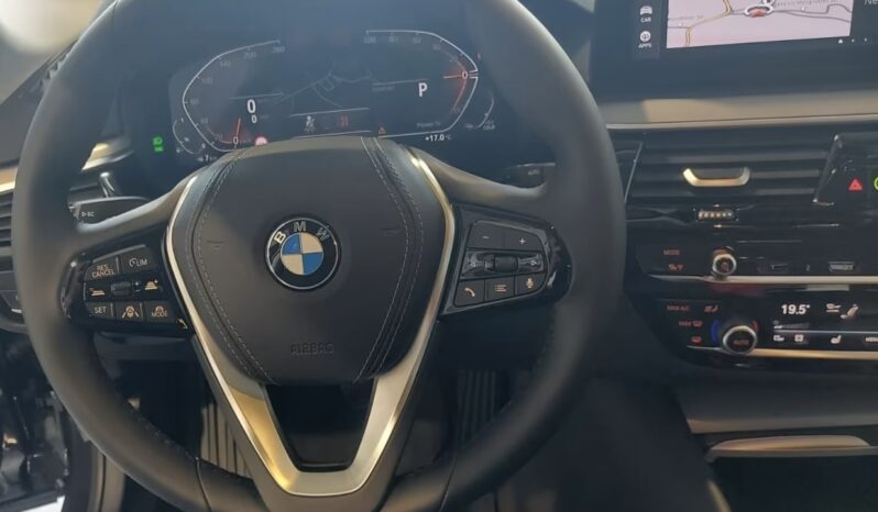 
								BMW 520 i Mild Hybrid | Grigio metallizzato full									