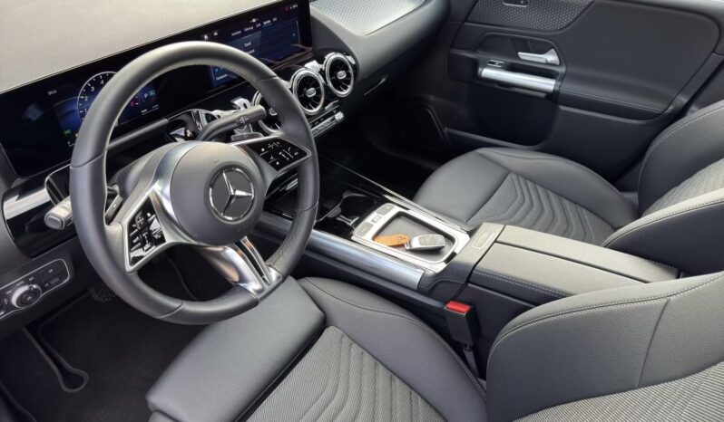 
								Mercedes Benz B180 | Ibrida benzina-elettrico | Nero notte metallizzato full									