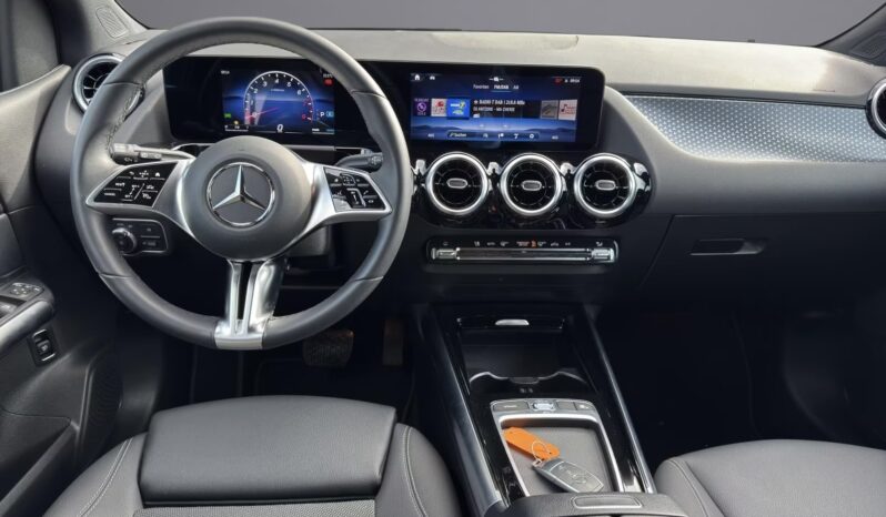 
								Mercedes Benz B180 | Ibrida benzina-elettrico | Nero notte metallizzato full									