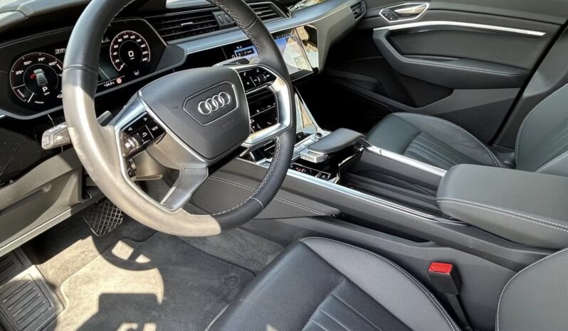 
								Audi Q8 Sportback e-tron 55 quattro S line full									