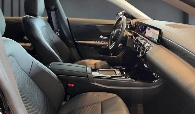 
								Mercedes-Benz CLA 180 | Shooting Brake  full									