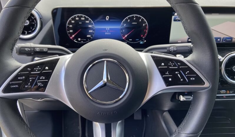 
								Mercedes-Benz GLA 180 full									