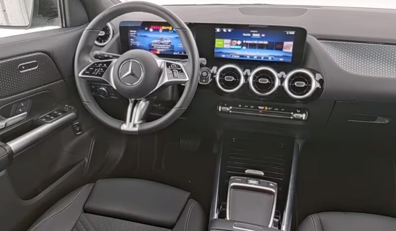 
								Mercedes-Benz GLA 180 d Progressive spurassist pdc full									