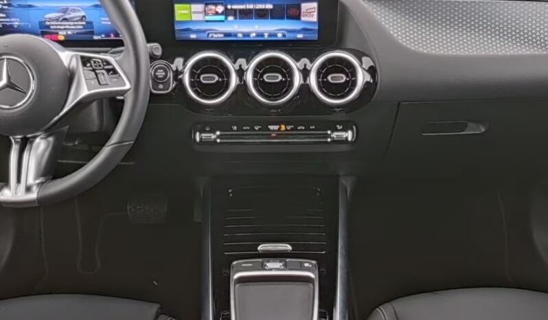 
								Mercedes-Benz GLA 180 d Progressive spurassist pdc full									