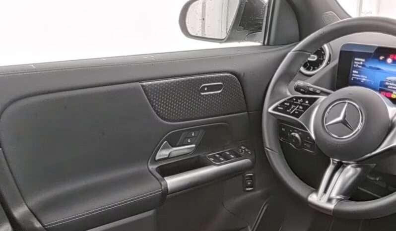 
								Mercedes-Benz GLA 180 d Progressive spurassist pdc full									