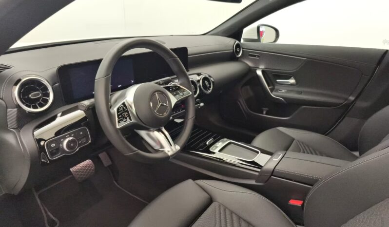 
								Mercedes-Benz CLA 180 | progressive advanced | tetto panoramico apribile full									