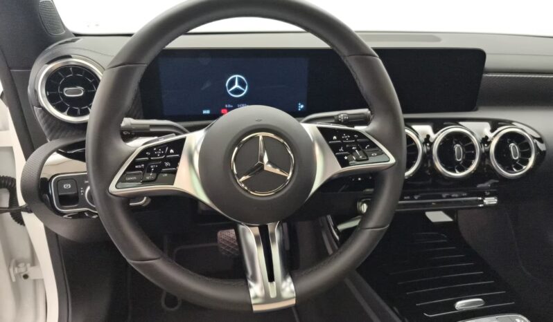 
								Mercedes-Benz CLA 180 | progressive advanced | tetto panoramico apribile full									